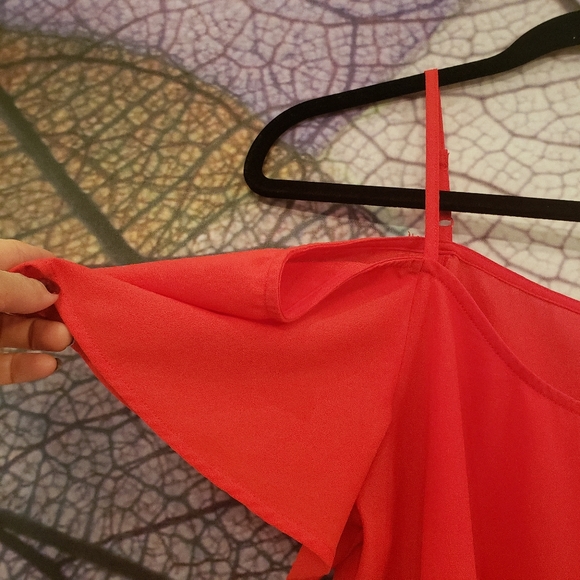 Red top - Picture 4 of 4